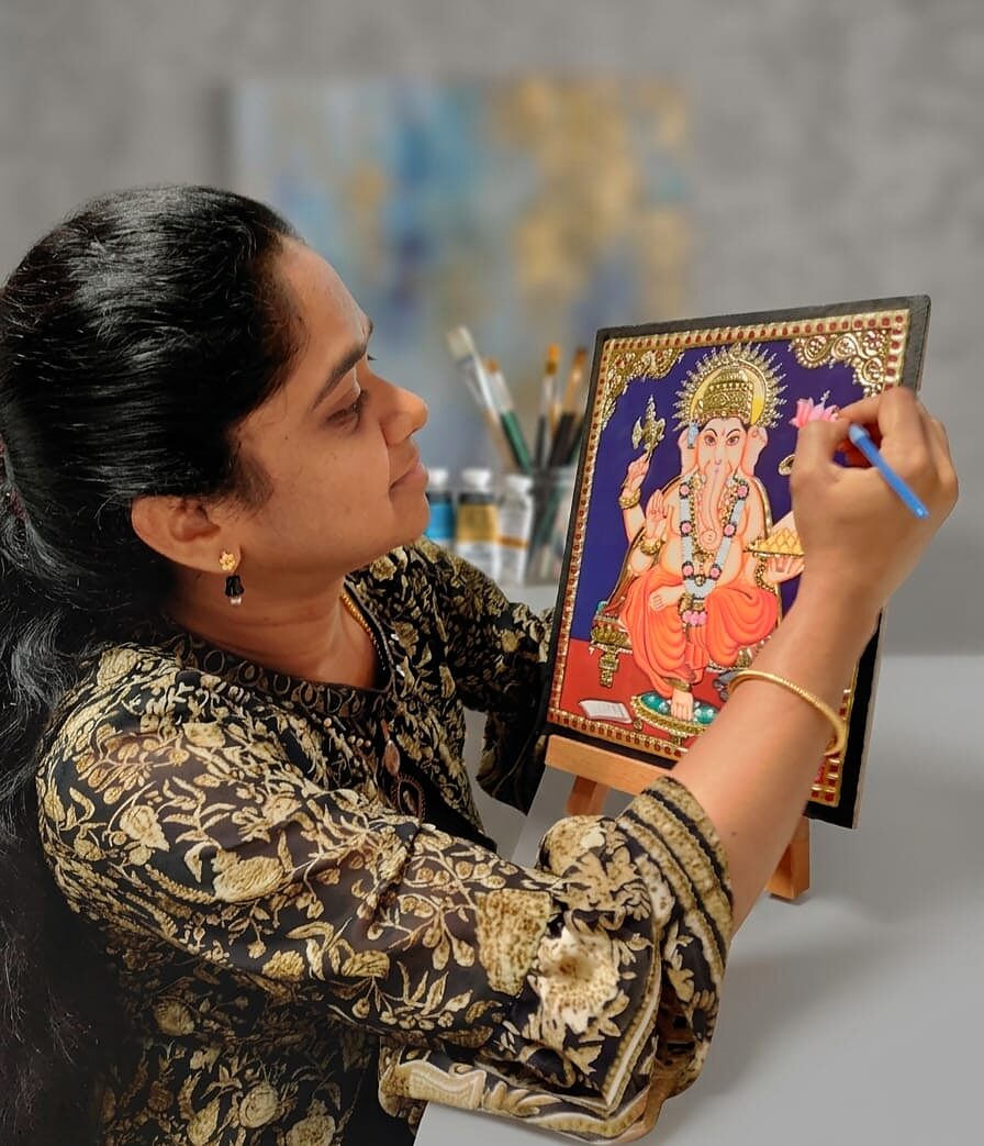 Ratnadevi Gogula painting a traditional Tanjore-style work